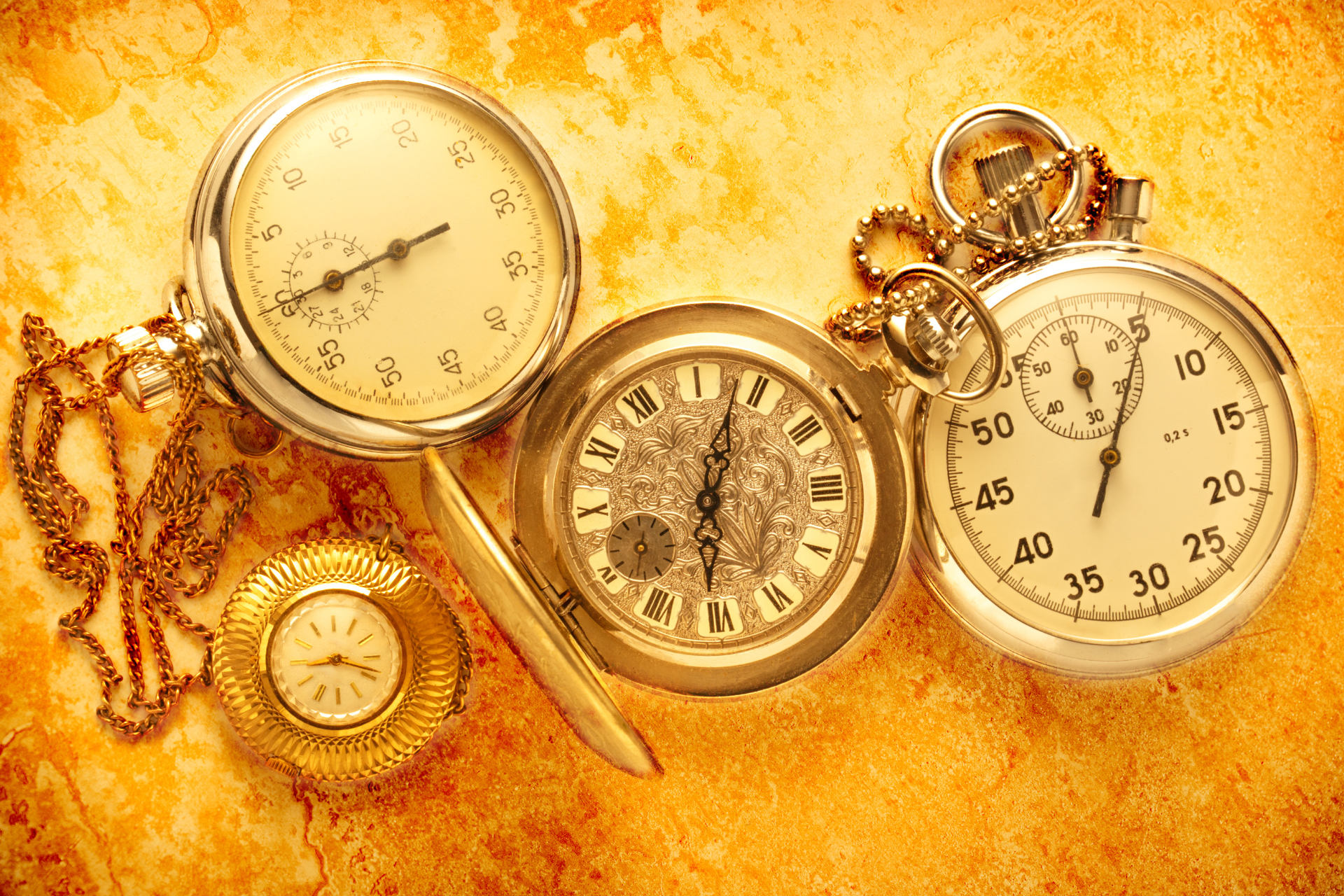 HOW TO TREAT THE PAST?